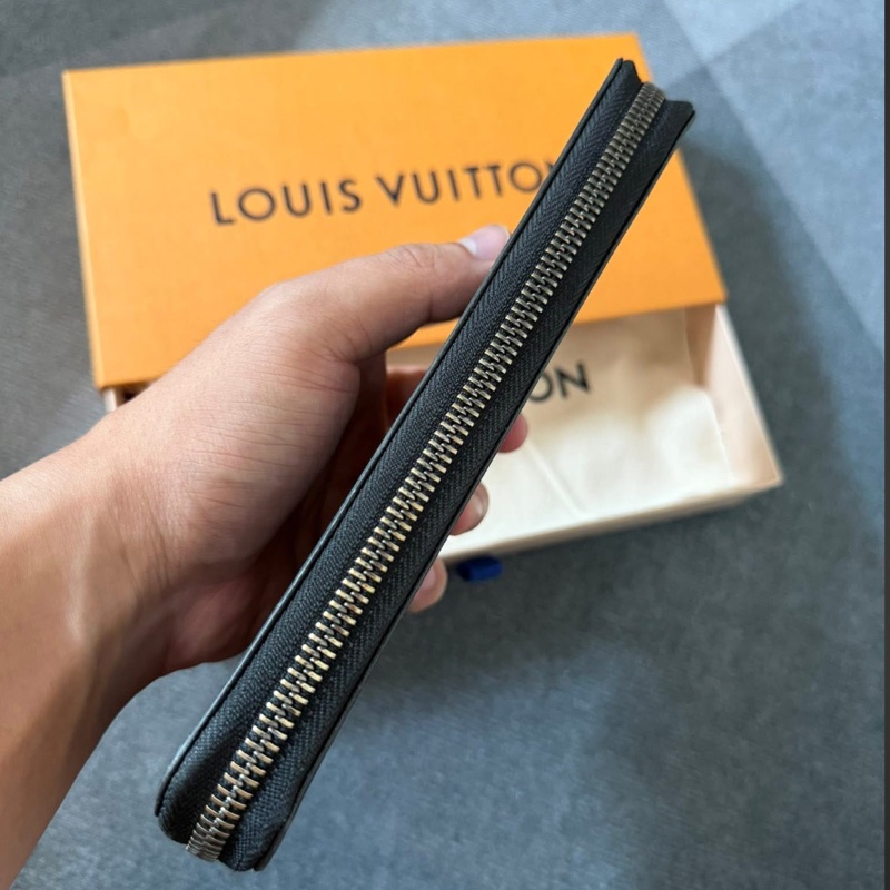 Lv黑花拉鍊長夾-3