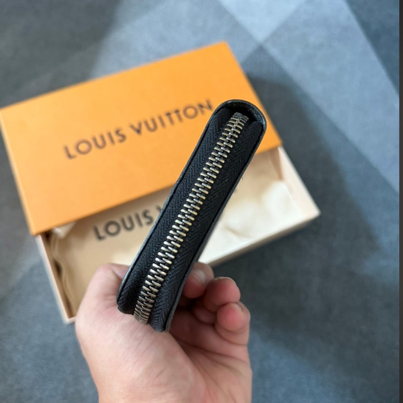 Lv黑花拉鍊長夾-4