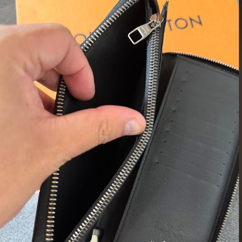 Lv黑花拉鍊長夾-6