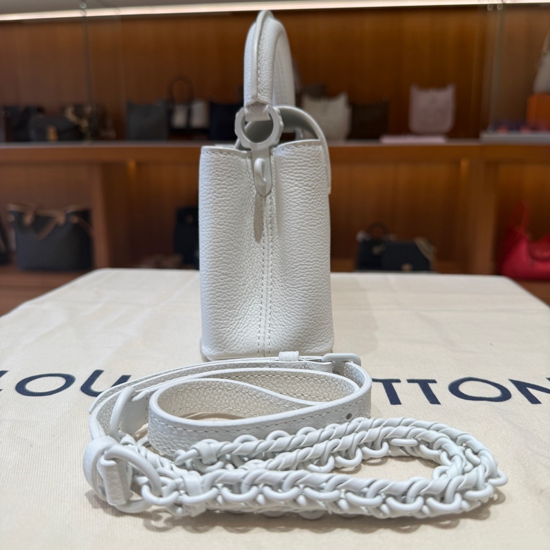 LV Capucines Mini Strap 白雪公主手提肩背包-2