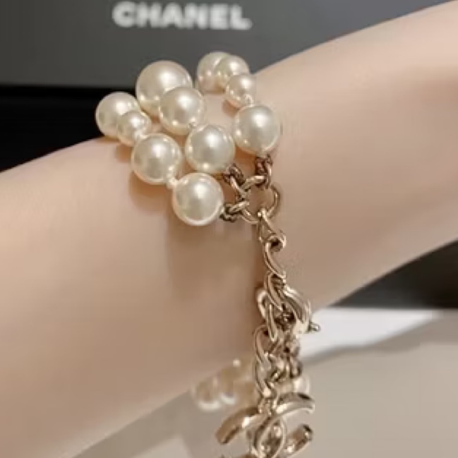 Chanel 珍珠墜飾雙 C Logo手鍊-9