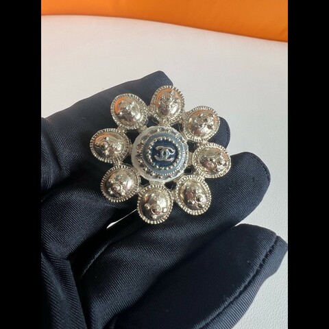 CHANEL 花朵胸针