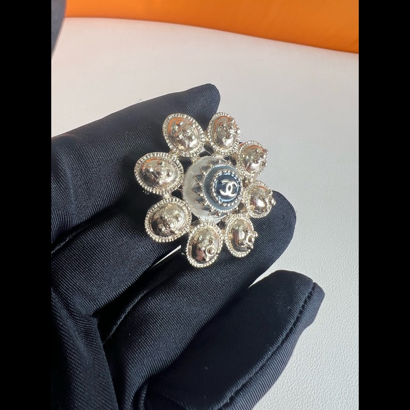 CHANEL 花朵胸针-1