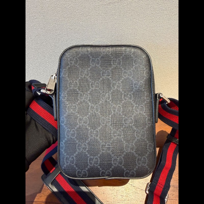 Gucci GG Supreme 老花黑色郵差包-11