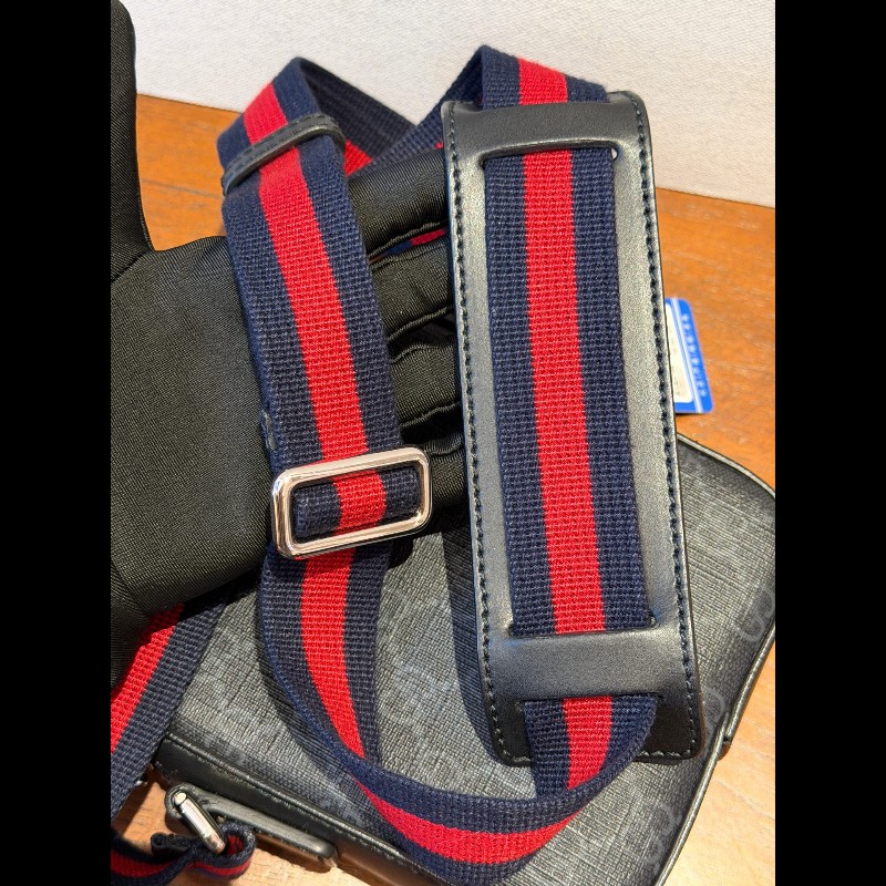 Gucci GG Supreme 老花黑色郵差包-18