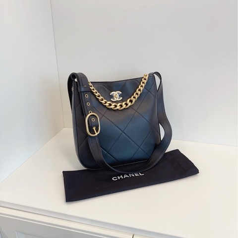 【閒置帶膜🆕】Chanel  21k黑金嬉皮Hobo郵差 芯片款小號 手提包單肩包