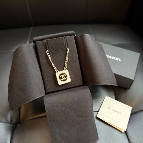 【99新帶盒🆕】Chanel 23c黑白琺瑯方塊choker項鍊