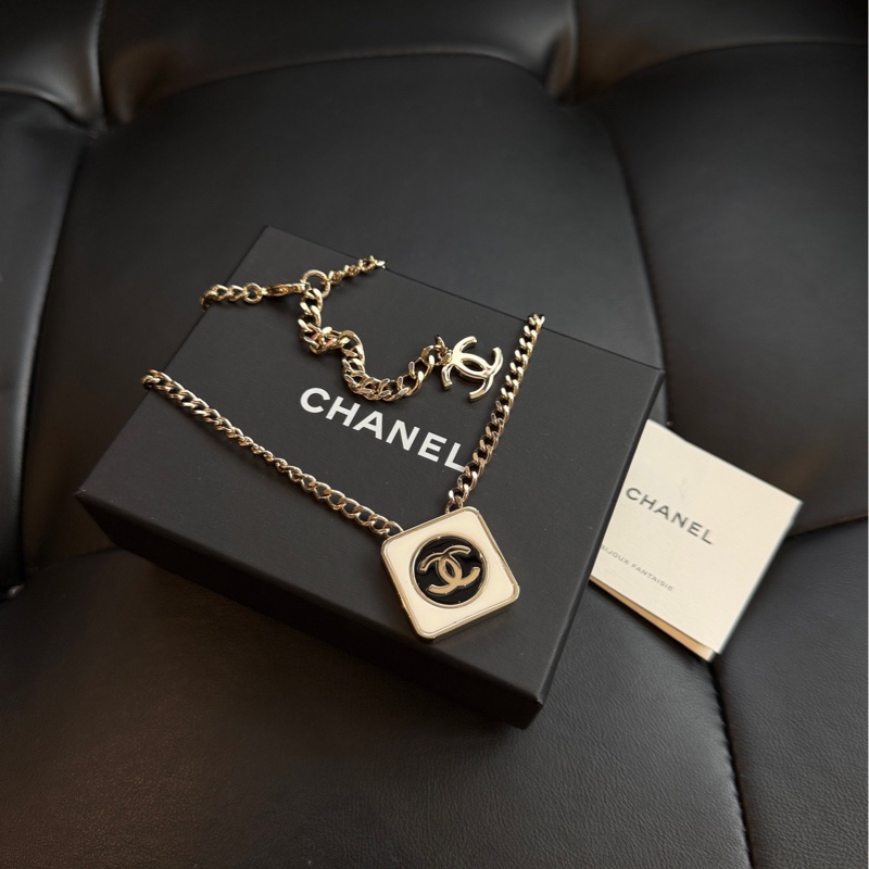 【99新帶盒🆕】Chanel 23c黑白琺瑯方塊choker項鍊-1