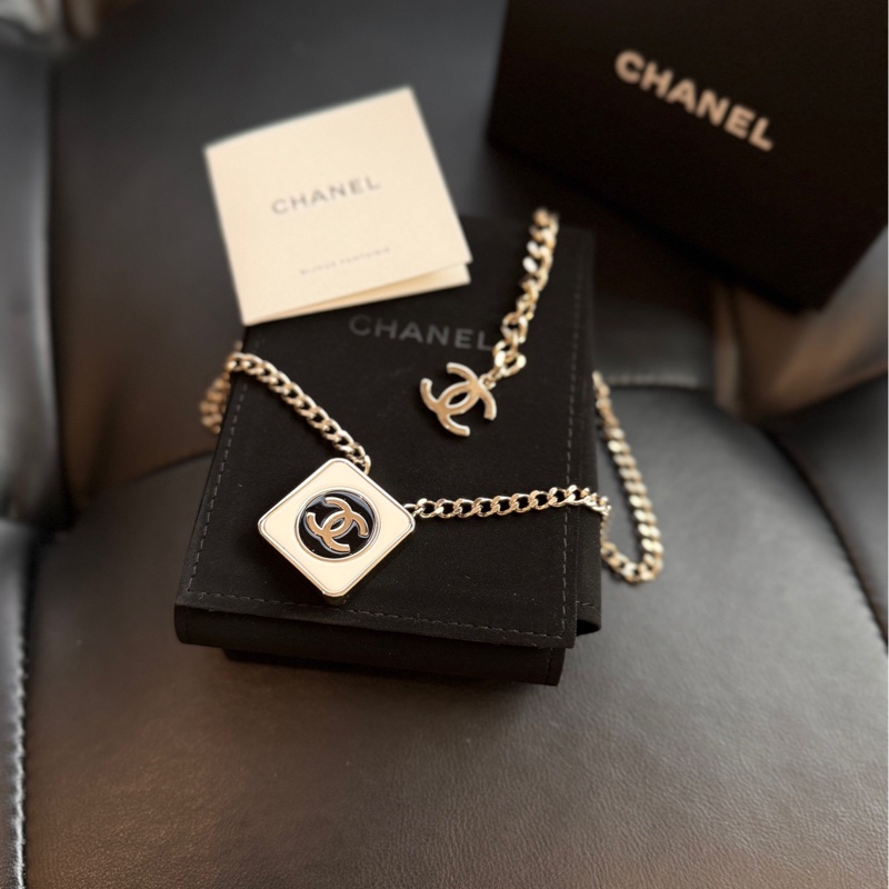 【99新帶盒🆕】Chanel 23c黑白琺瑯方塊choker項鍊-3