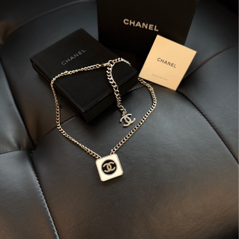 【99新帶盒🆕】Chanel 23c黑白琺瑯方塊choker項鍊-4