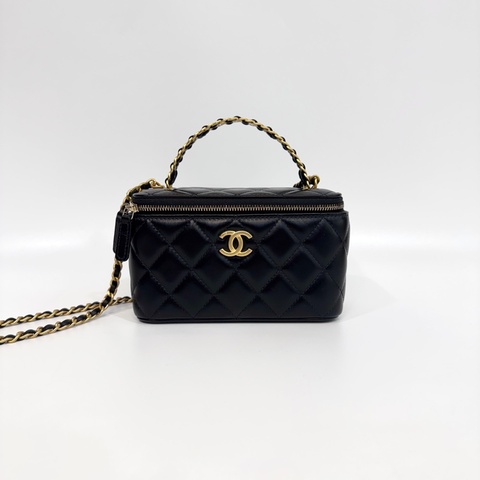 CHANEL黑金小牛皮23P字母手柄長盒子AP3243