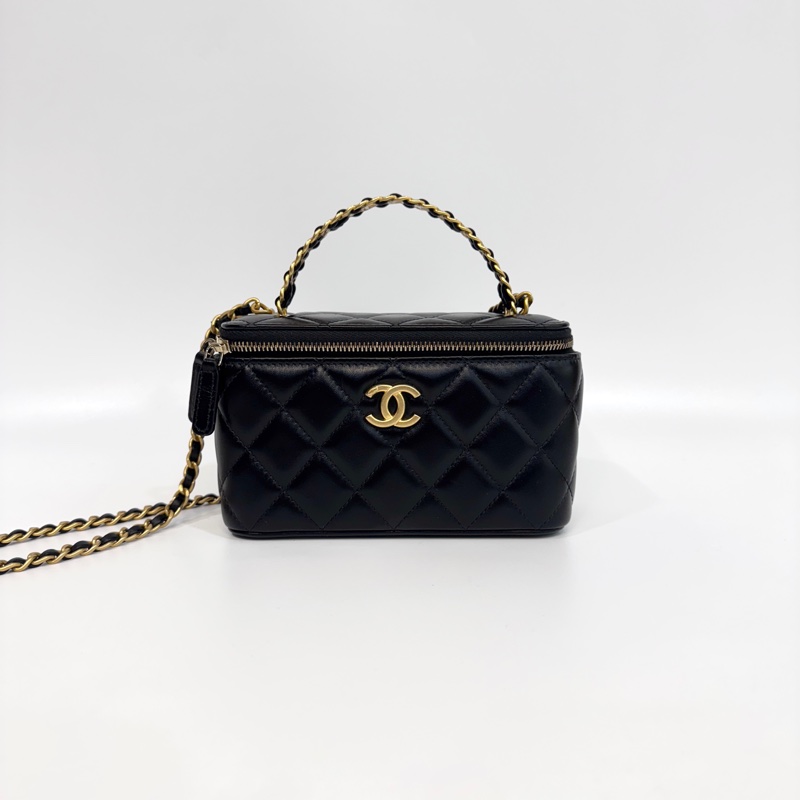 CHANEL黑金小牛皮23P字母手柄長盒子AP3243-0