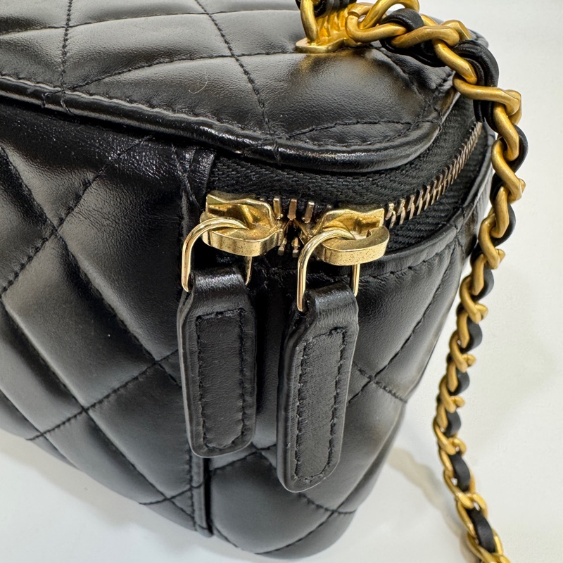 CHANEL黑金小牛皮23P字母手柄長盒子AP3243-9