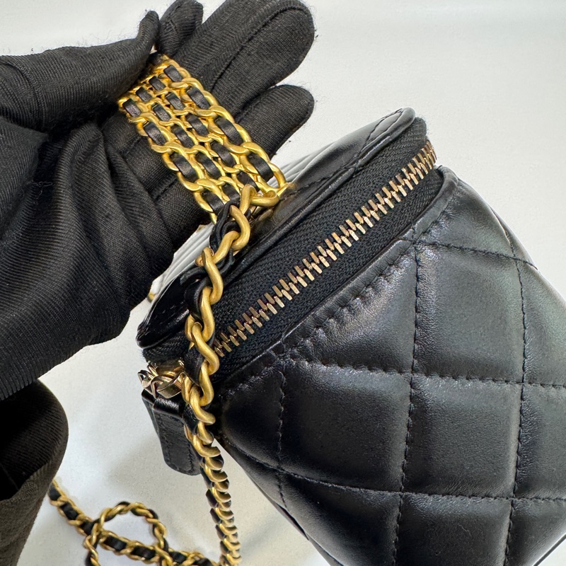 CHANEL黑金小牛皮23P字母手柄長盒子AP3243-13