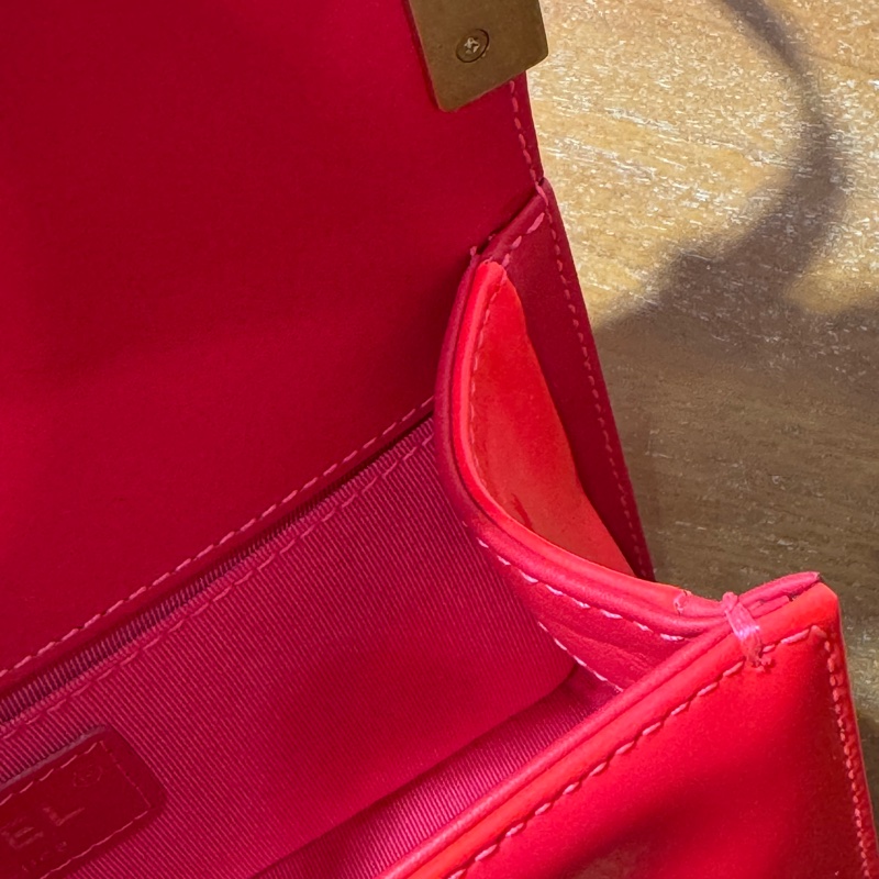 CHANEL Boy 20cm 橙紅色 漆皮配金鏈斜孭袋-18