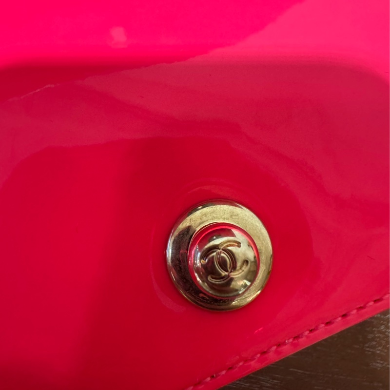 CHANEL Boy 20cm 橙紅色 漆皮配金鏈斜孭袋-26