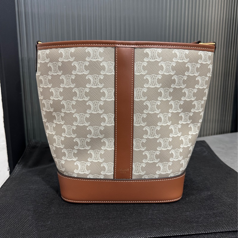 Celine 標誌印花牛皮米棕色斜背包-0