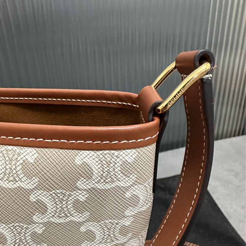 Celine 標誌印花牛皮米棕色斜背包-10