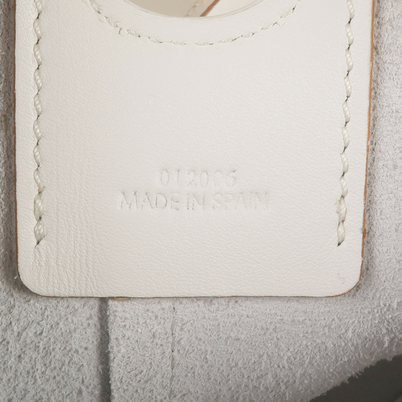 LOEWE 牛皮皮革Balloon Small金扣肩背袋-17