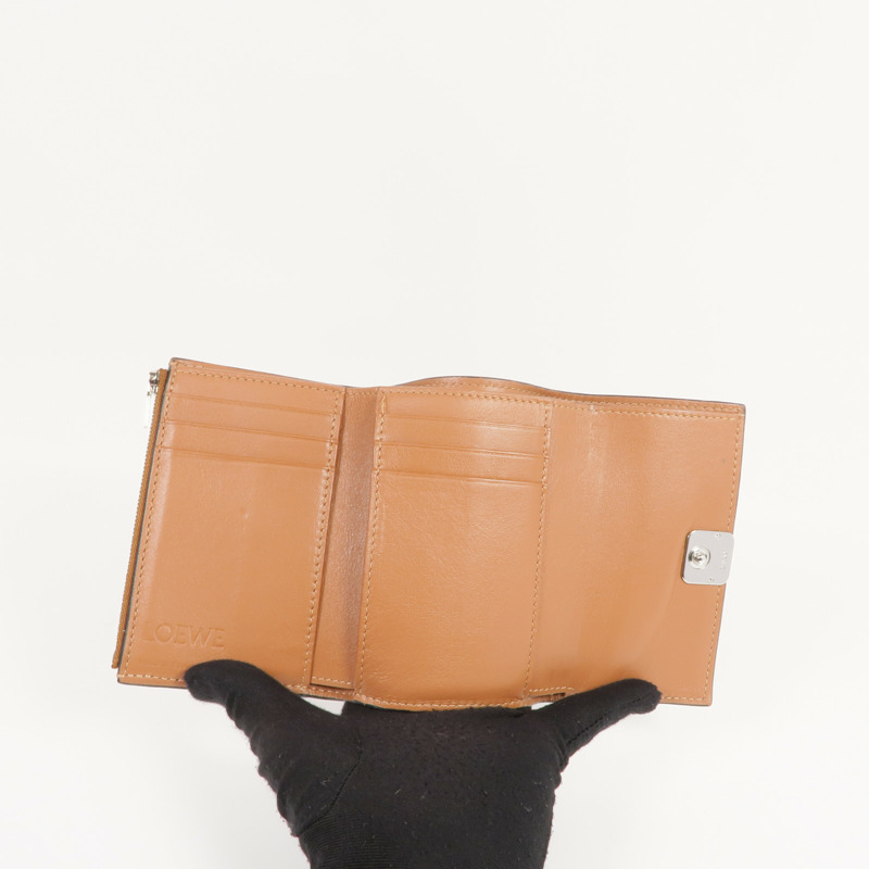 LOEWE 牛皮皮革Anagram Trifold Wallet銀扣錢包-5