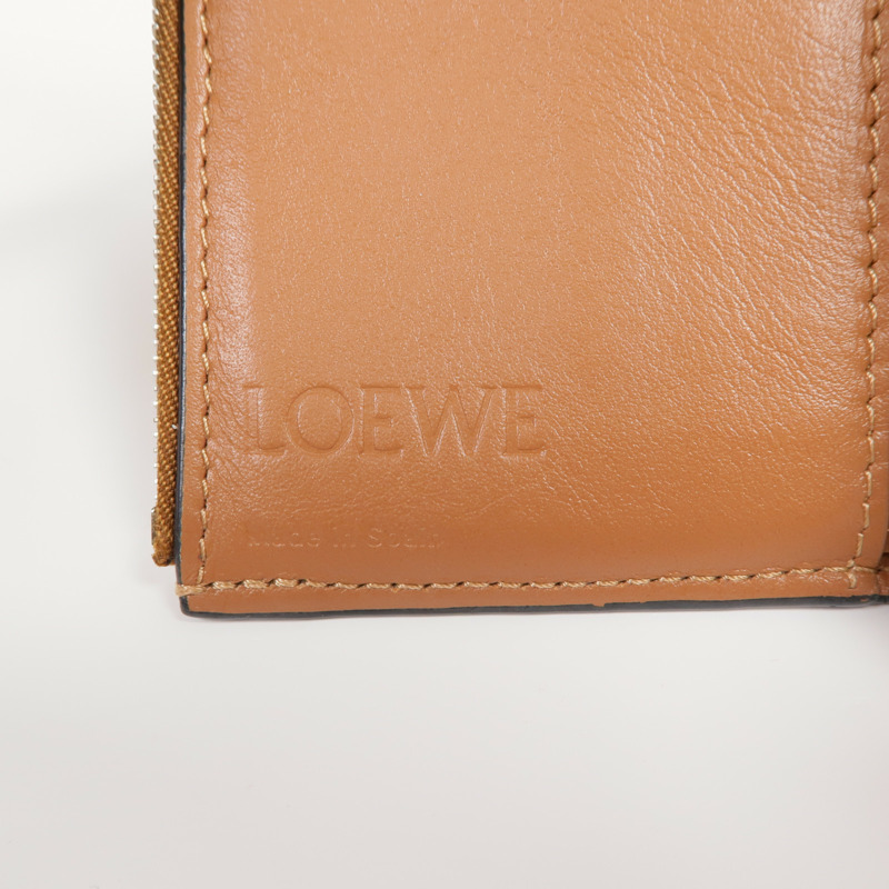 LOEWE 牛皮皮革Anagram Trifold Wallet銀扣錢包-6