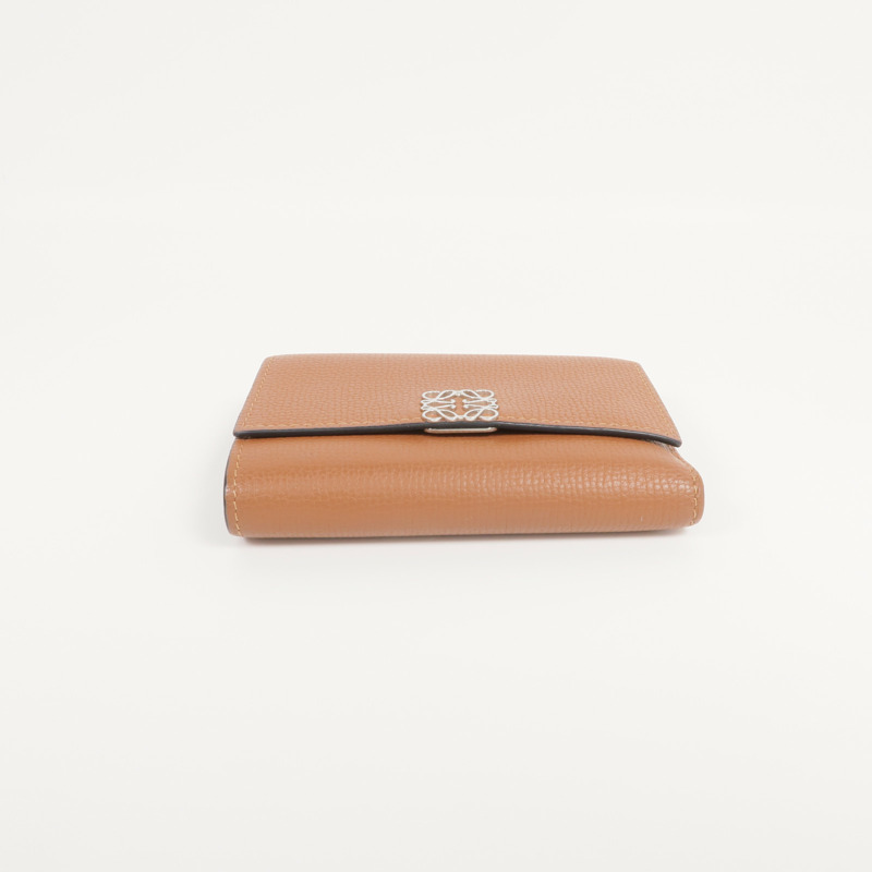 LOEWE 牛皮皮革Anagram Trifold Wallet銀扣錢包-8