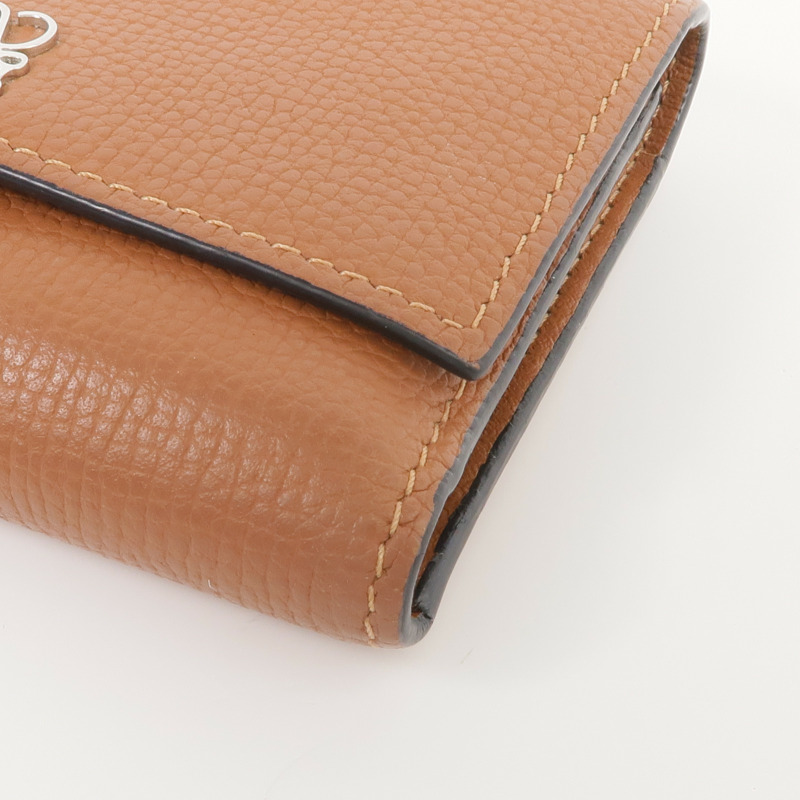 LOEWE 牛皮皮革Anagram Trifold Wallet銀扣錢包-9