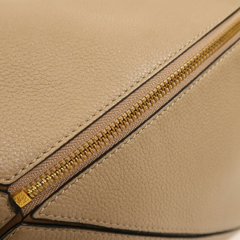 LOEWE 牛皮皮革Puzzle Medium金扣手挽肩背兩用袋-17