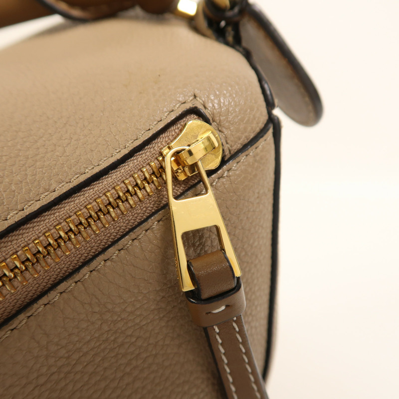 LOEWE 牛皮皮革Puzzle Medium金扣手挽肩背兩用袋-18