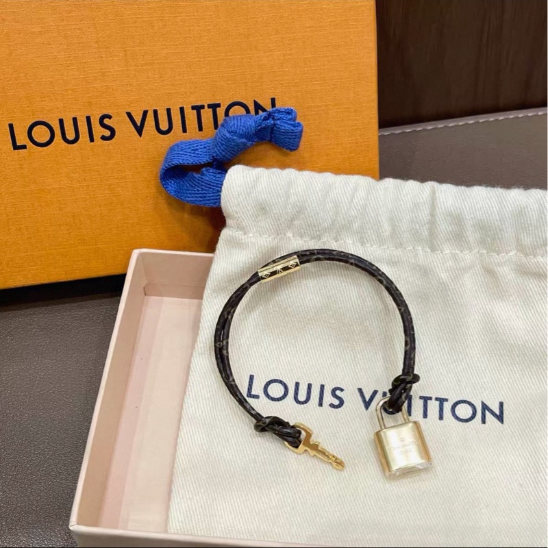 LV 鎖頭手環 全新-1