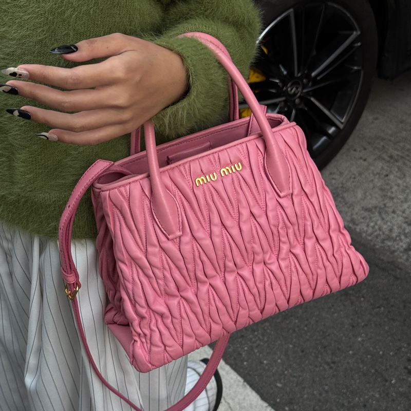 （極新｜名媛氣質🌹） Miu Miu 經典Nappa牛皮 斜背包 專櫃11萬多！-0