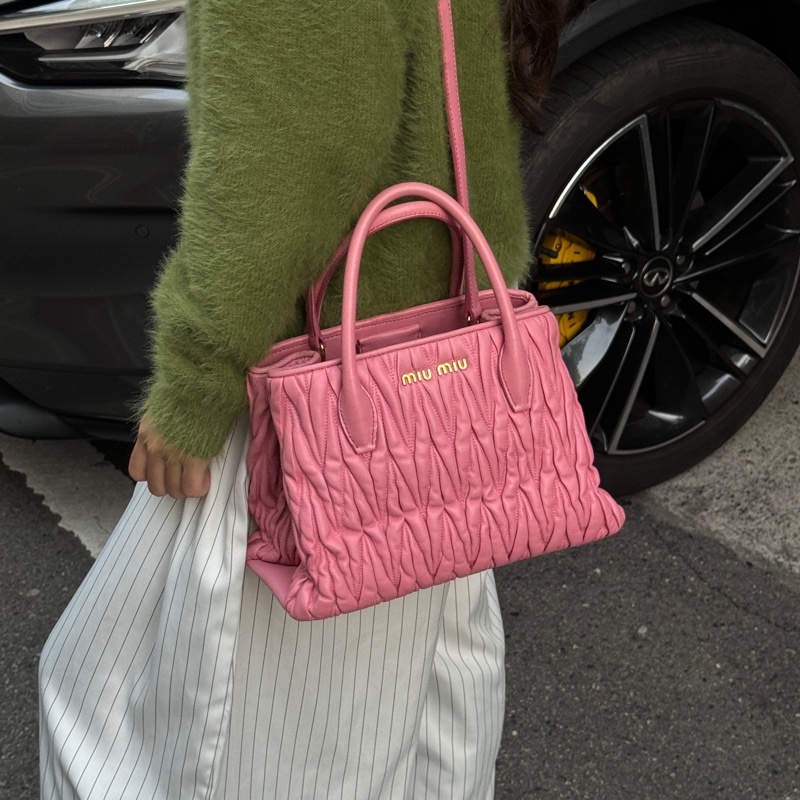 （極新｜名媛氣質🌹） Miu Miu 經典Nappa牛皮 斜背包 專櫃11萬多！-1