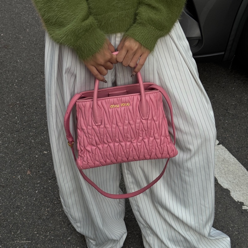 （極新｜名媛氣質🌹） Miu Miu 經典Nappa牛皮 斜背包 專櫃11萬多！-5