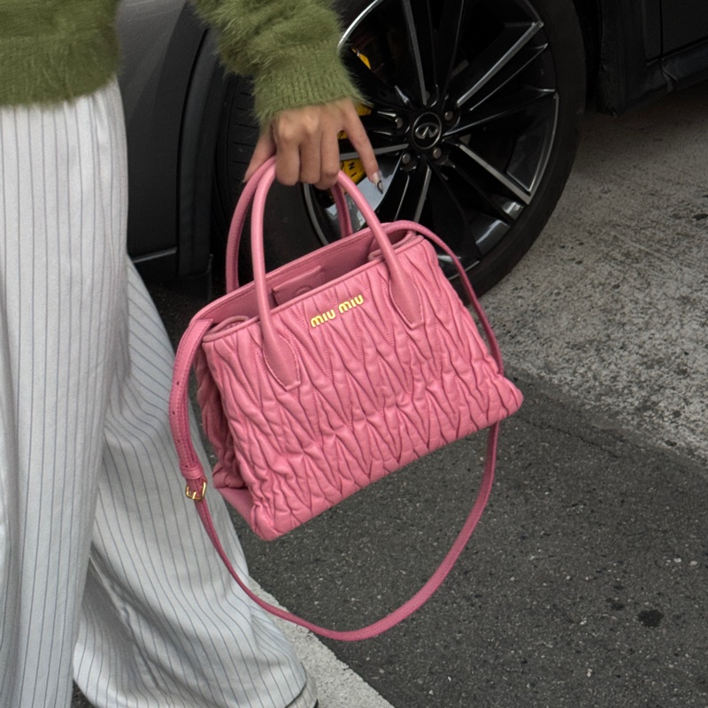 （極新｜名媛氣質🌹） Miu Miu 經典Nappa牛皮 斜背包 專櫃11萬多！-6