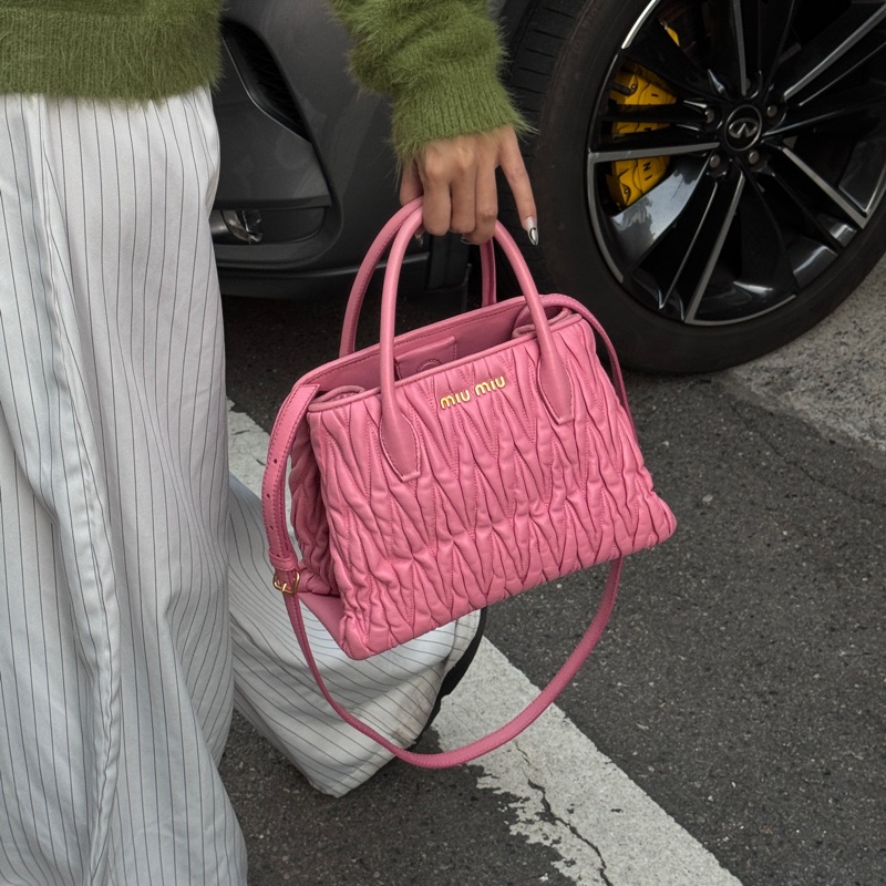 （極新｜名媛氣質🌹） Miu Miu 經典Nappa牛皮 斜背包 專櫃11萬多！-7