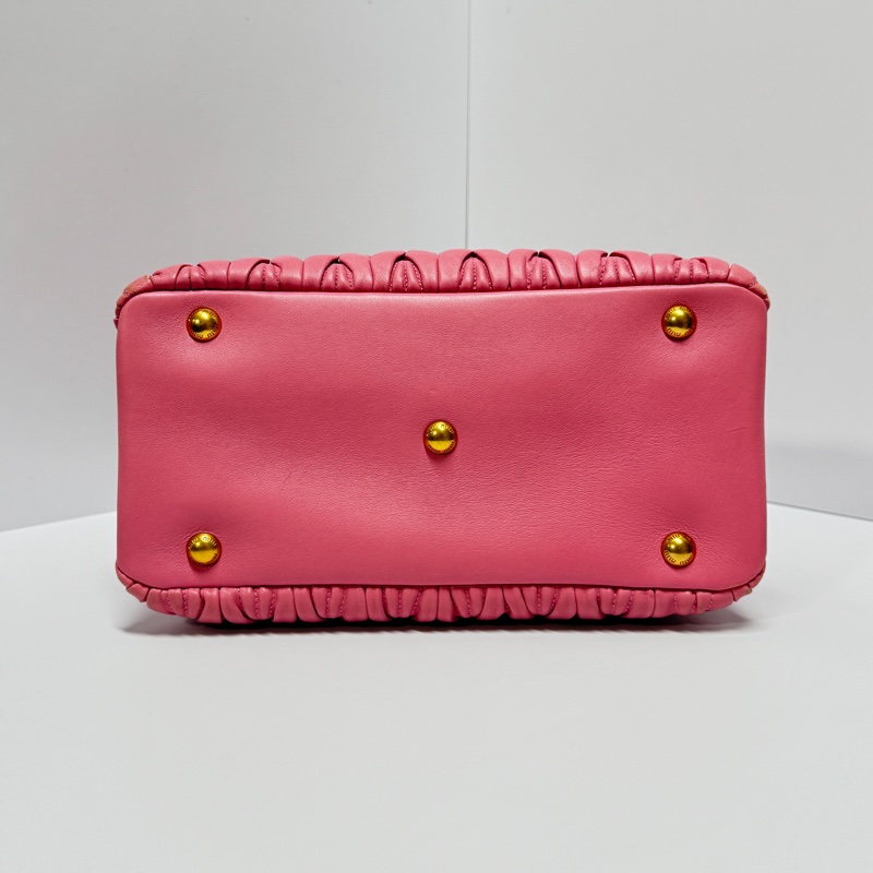 （極新｜名媛氣質🌹） Miu Miu 經典Nappa牛皮 斜背包 專櫃11萬多！-17