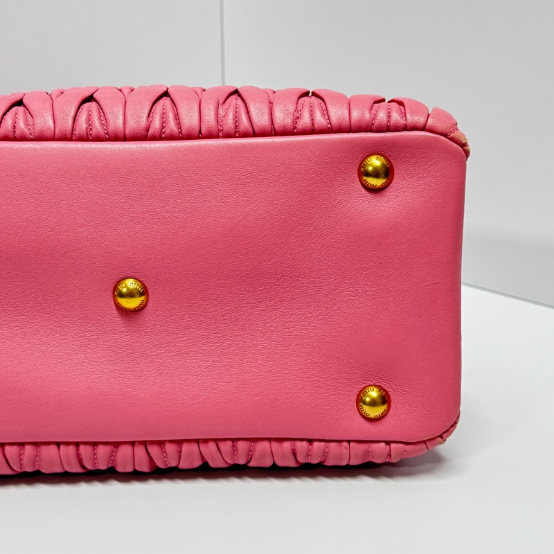 （極新｜名媛氣質🌹） Miu Miu 經典Nappa牛皮 斜背包 專櫃11萬多！-18