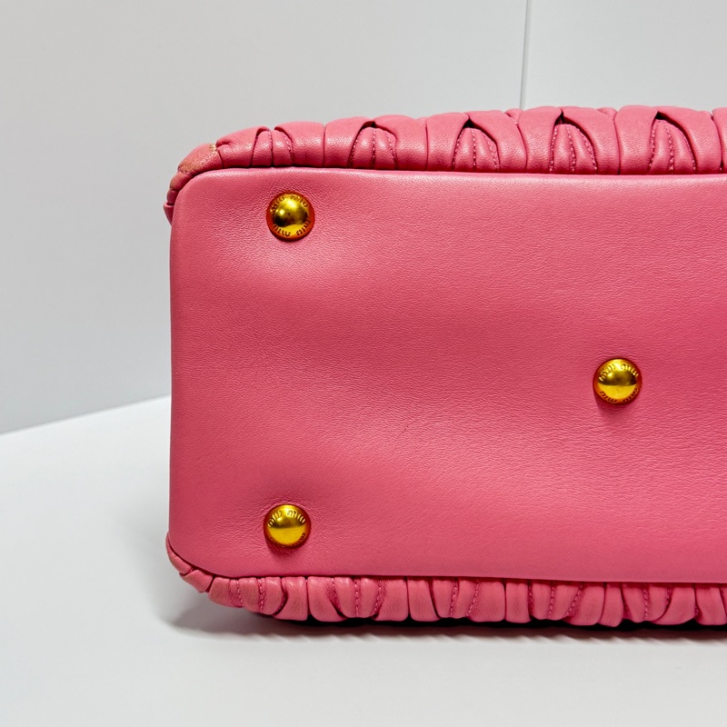 （極新｜名媛氣質🌹） Miu Miu 經典Nappa牛皮 斜背包 專櫃11萬多！-19