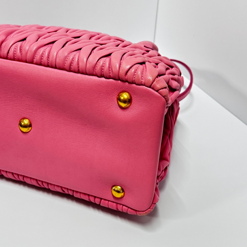 （極新｜名媛氣質🌹） Miu Miu 經典Nappa牛皮 斜背包 專櫃11萬多！-22