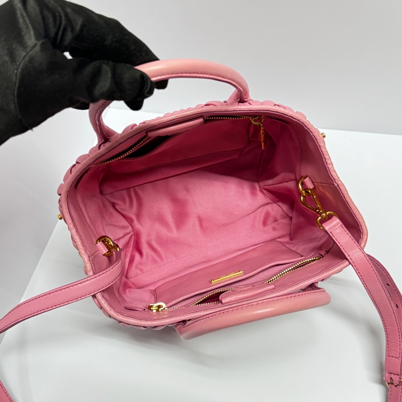 （極新｜名媛氣質🌹） Miu Miu 經典Nappa牛皮 斜背包 專櫃11萬多！-25