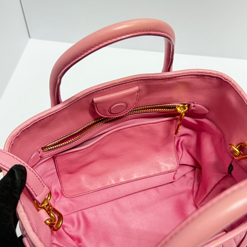 （極新｜名媛氣質🌹） Miu Miu 經典Nappa牛皮 斜背包 專櫃11萬多！-26