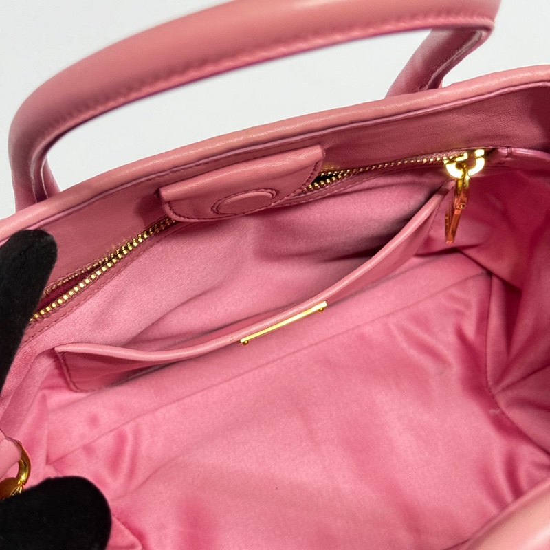 （極新｜名媛氣質🌹） Miu Miu 經典Nappa牛皮 斜背包 專櫃11萬多！-28