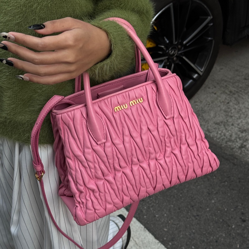 （極新｜名媛氣質🌹） Miu Miu 經典Nappa牛皮 斜背包 專櫃11萬多！-35