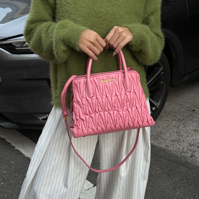 （極新｜名媛氣質🌹） Miu Miu 經典Nappa牛皮 斜背包 專櫃11萬多！-36