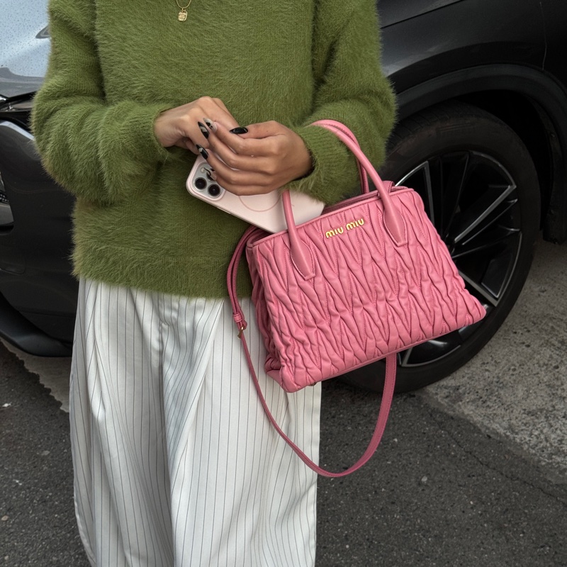 （極新｜名媛氣質🌹） Miu Miu 經典Nappa牛皮 斜背包 專櫃11萬多！-38
