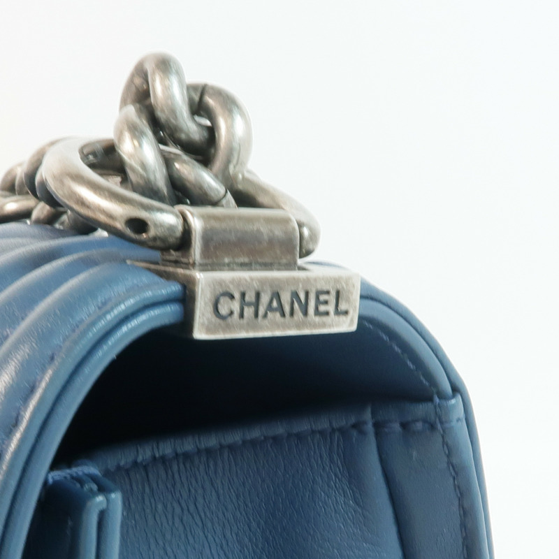 CHANEL 羊皮皮革Boy 25銀扣鏈帶肩背袋-15