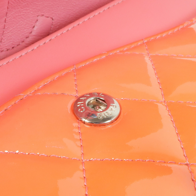 CHANEL 漆皮皮革Classic 25銀扣鏈帶肩背袋-17