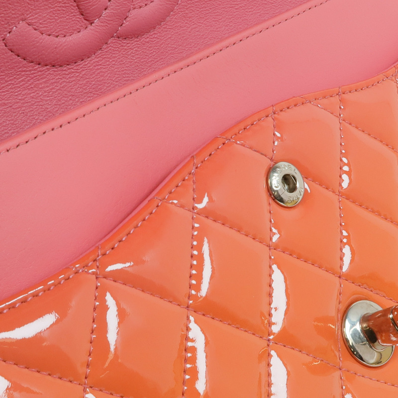 CHANEL 漆皮皮革Classic 25銀扣鏈帶肩背袋-18