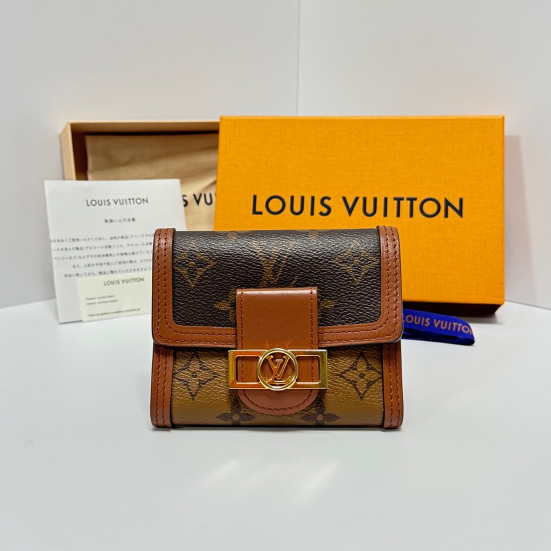 （極新🎁） LV M68725 晶片款 達芙妮短夾 專櫃36500！-0