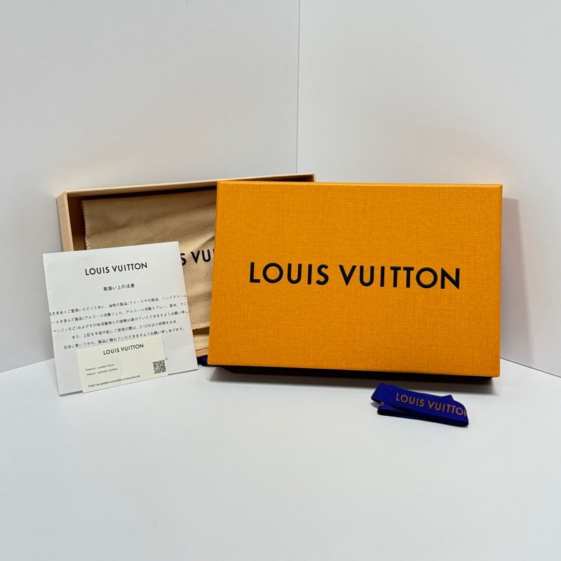 （極新🎁） LV M68725 晶片款 達芙妮短夾 專櫃36500！-2